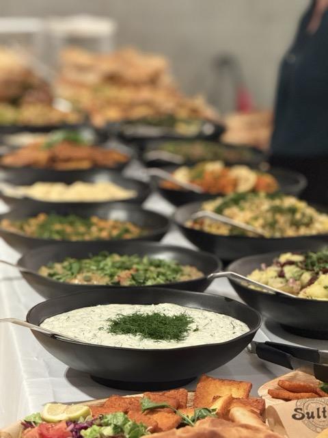 Große Auswahl an Meze und Salaten bei Sultan Catering